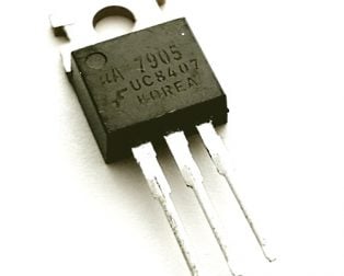 79M05 TO-220-3 Linear Voltage Regulator (Pack of 3 ICs)